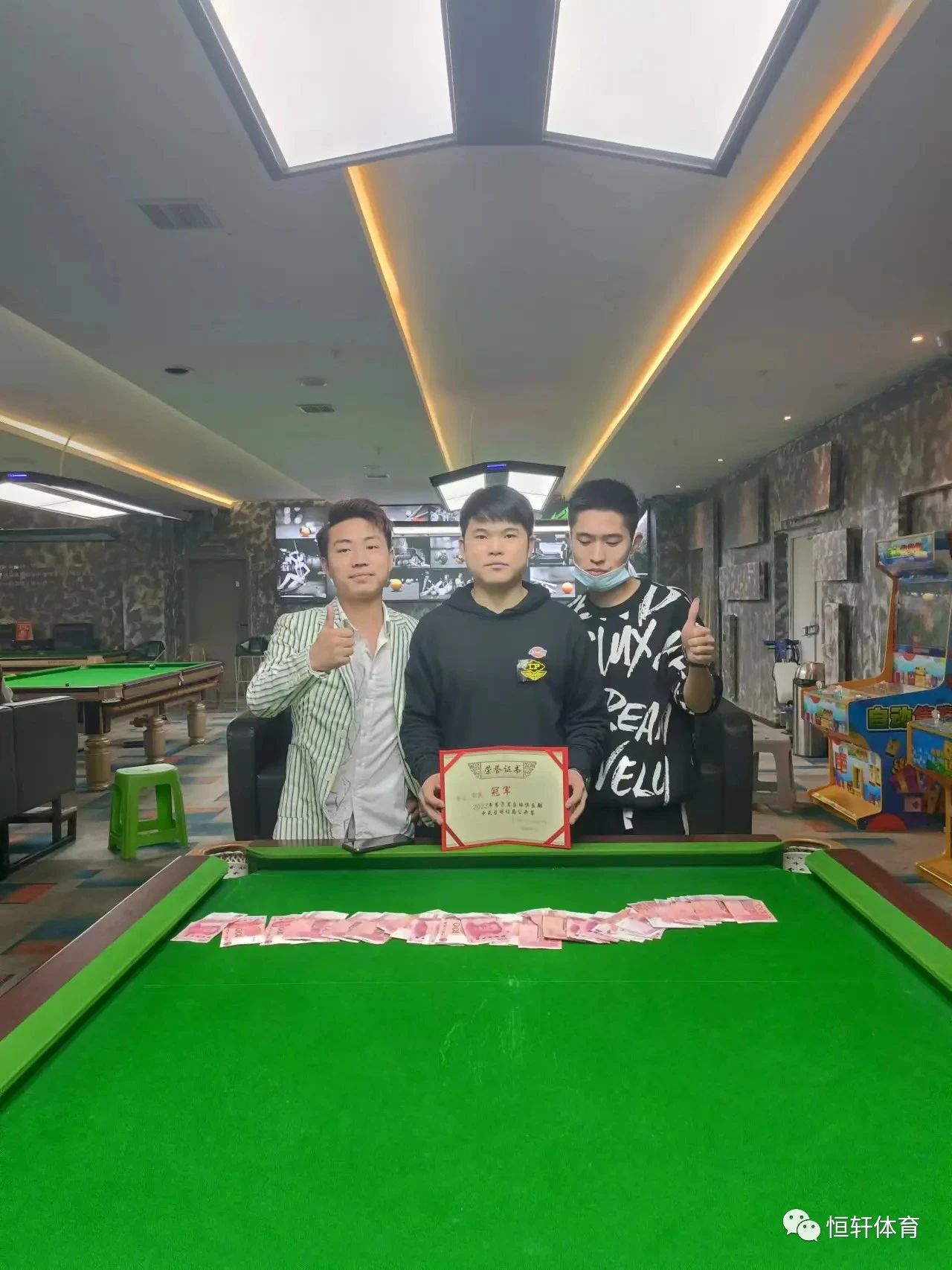 捷报 | 恭喜LP球员路垚荣获毕节市巷子里台球俱乐部中式让局